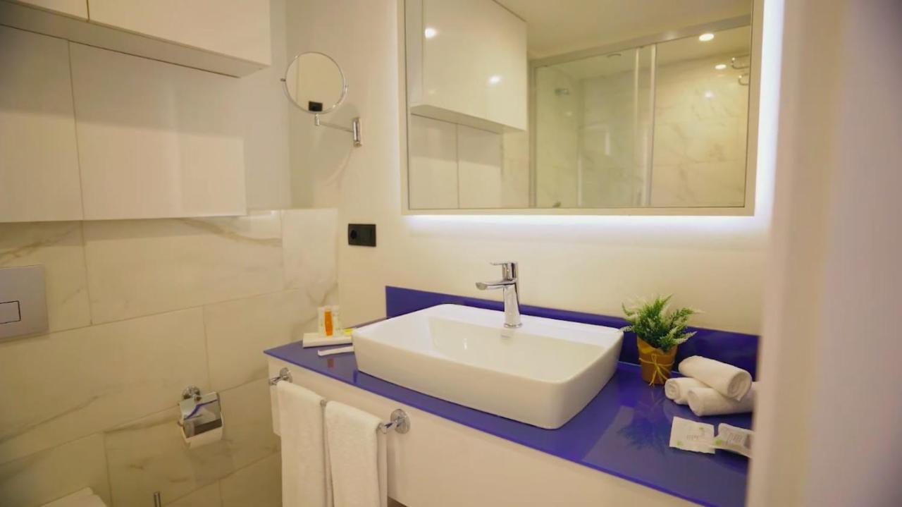 Aparthotel For Batumi Orbi City Exterior foto